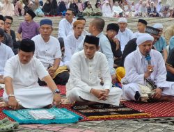 Meriahkan Idul Adha 1446 H, Bupati Parigi Moutong Sholat Id Barsama Warga dan Serahkan Hewan Kurban