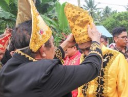 Olongian Tialo Beri Gelar Adat Tosia’ang Kepada Bupati dan Wabup Parimo