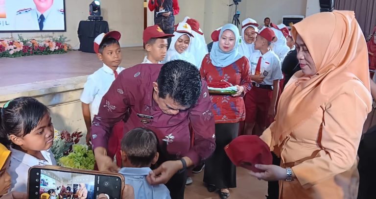 Bupati Luncurkan Seragam Gratis: Satu Seragam, untuk Sejuta Mimpi Anak Parimo