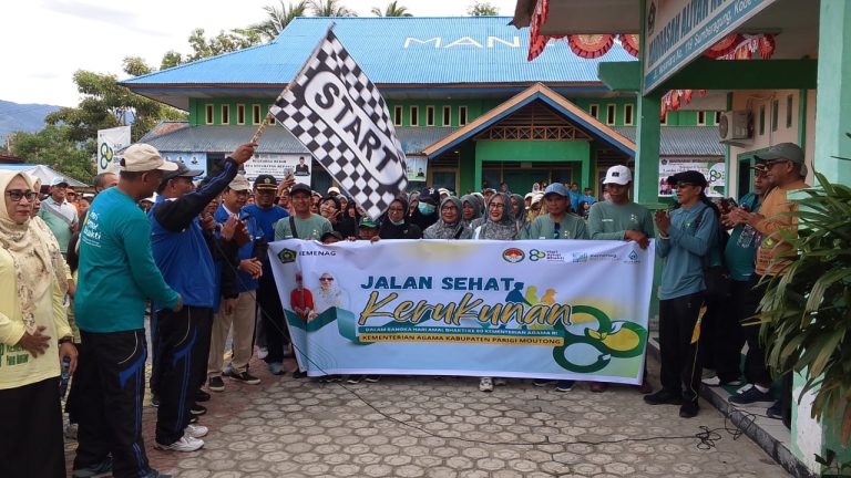 Ratusan Warga Mepanga dan Ongka Malino Meriahkan Jalan Santai Kerukunan HAB ke-80 Kemenag Parimo