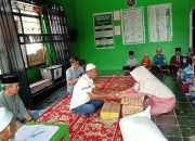 Peduli Sesama Bulan Ramadhan, Wakil Ketua DPRD Parimo Bersama Pengurus DPD Partai NasDem Salurkan Bantuan Sembako di Ponpes