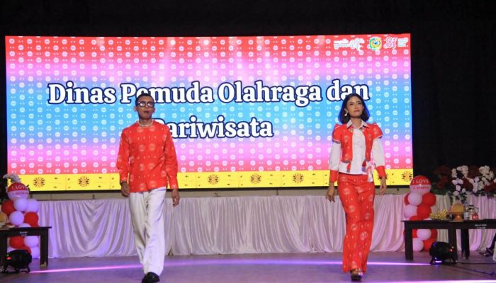 Fashion Show Batik Saga Semarakkan HUT ke-81 RI di Parimo