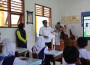Bupati Parimo Pastikan Pemanfaatan Papan Digital Sekolah Berjalan Efektif